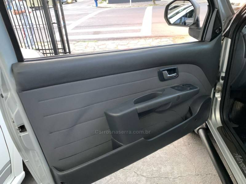 FIAT - STRADA - 2010/2011 - Prata - R$ 47.990,00