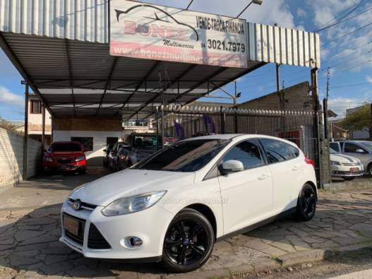 FORD - FOCUS - 2014/2015 - Branca - R$ 55.990,00