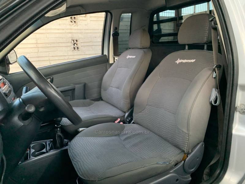 FIAT - STRADA - 2010/2011 - Prata - R$ 48.990,00
