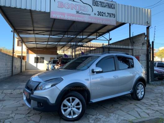 RENAULT - SANDERO - 2013/2014 - Prata - R$ 43.990,00