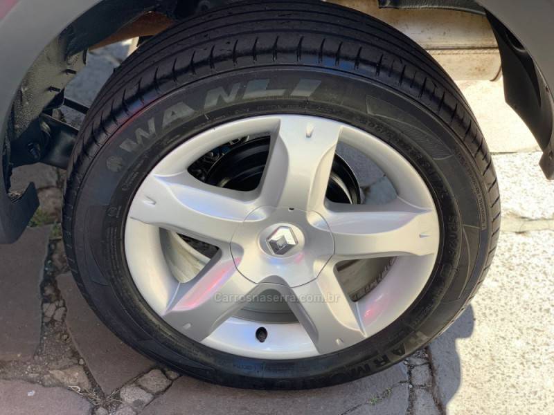 RENAULT - SANDERO - 2009/2010 - Prata - R$ 33.990,00