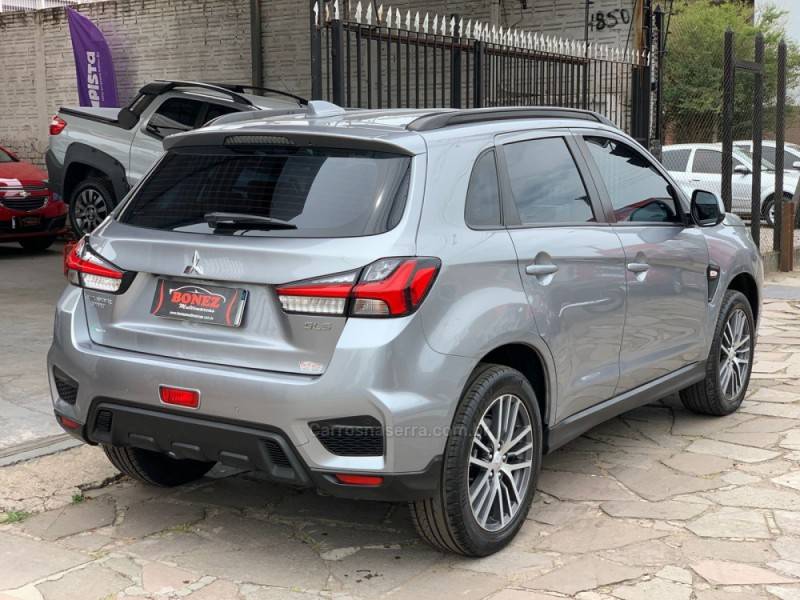 MITSUBISHI - OUTLANDER - 2020/2021 - Prata - R$ 115.990,00